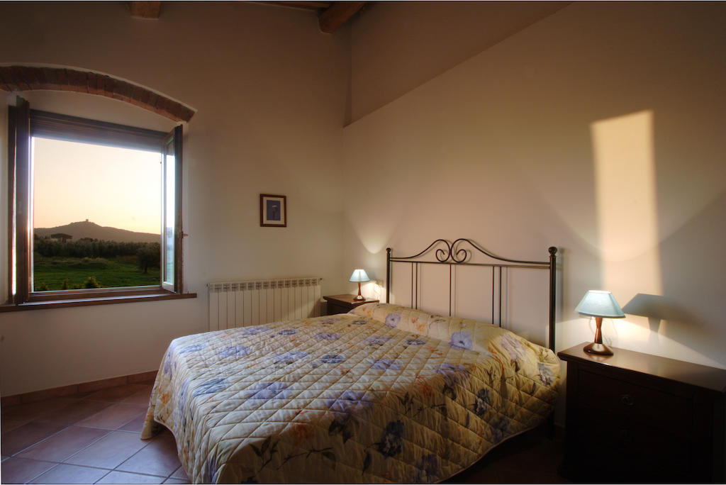 Agriturismo Quattro Pini Кастаньето-Кардуччи Номер фото