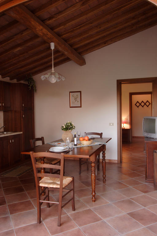 Agriturismo Quattro Pini Кастаньето-Кардуччи Номер фото