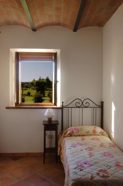 Agriturismo Quattro Pini Кастаньето-Кардуччи Экстерьер фото