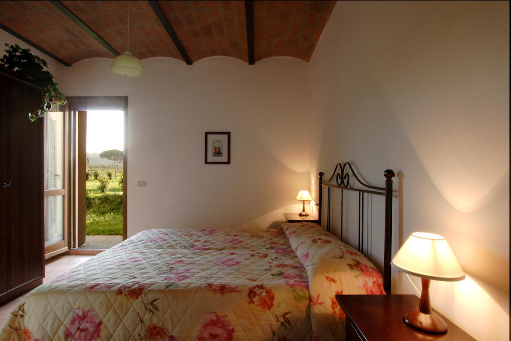 Agriturismo Quattro Pini Кастаньето-Кардуччи Экстерьер фото